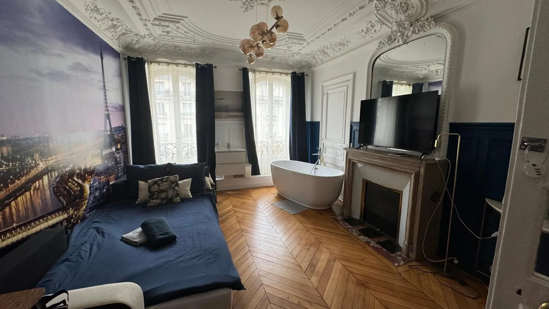 Beautiful Nearby Champs Elysees Apartment